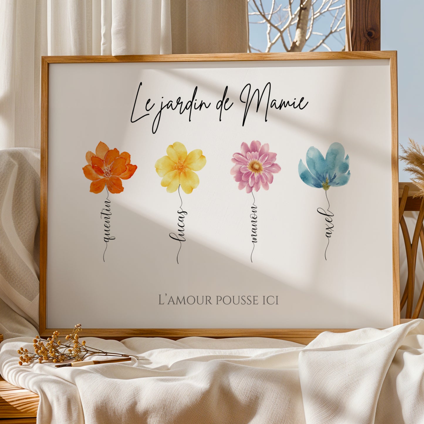 Personalized Affiche Mamie with colorful flowers and "Fête des Grands-Mères" theme in wooden frame.