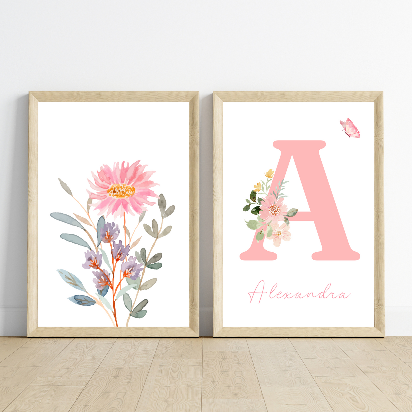 Set de 3 affiches fleurs chambre d'enfant - Décoration fille avec prénom - Initiale et bouquet de fleurs par Le Temps des Paillettes - Le Temps des Paillettes