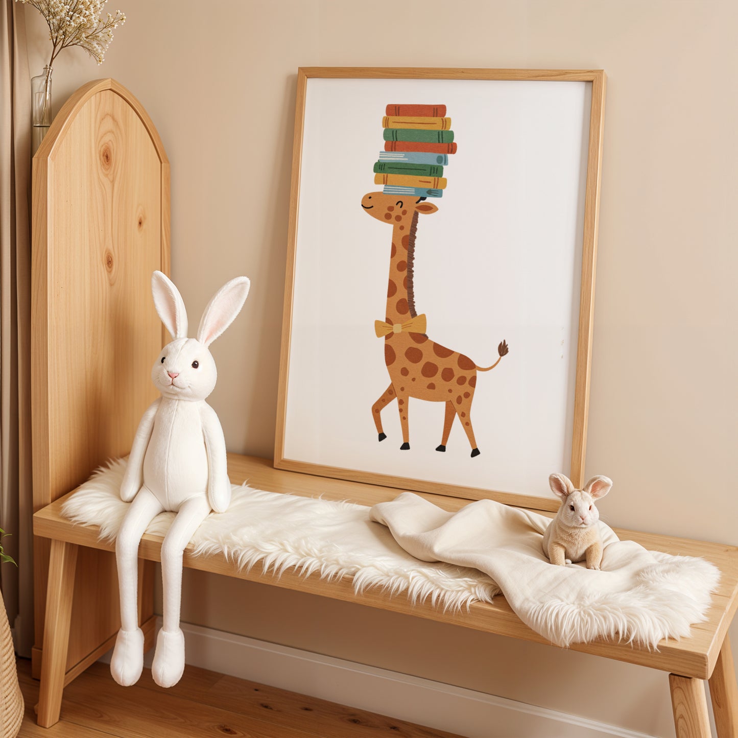 Affiche girafe enfant, poster chambre bébé avec livres, décoration murale animale, coin lecture et nursery.