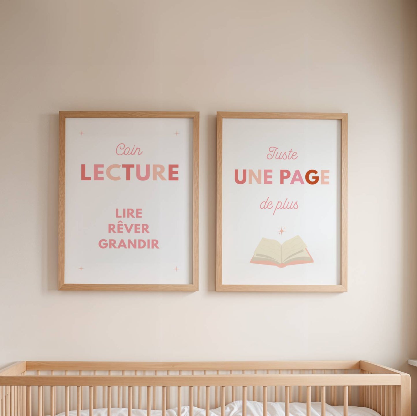 Duo d'affiches Coin Lecture aux teintes roses pour chambre d'enfant, décoration Montessori minimaliste avec citations sur la lecture.
