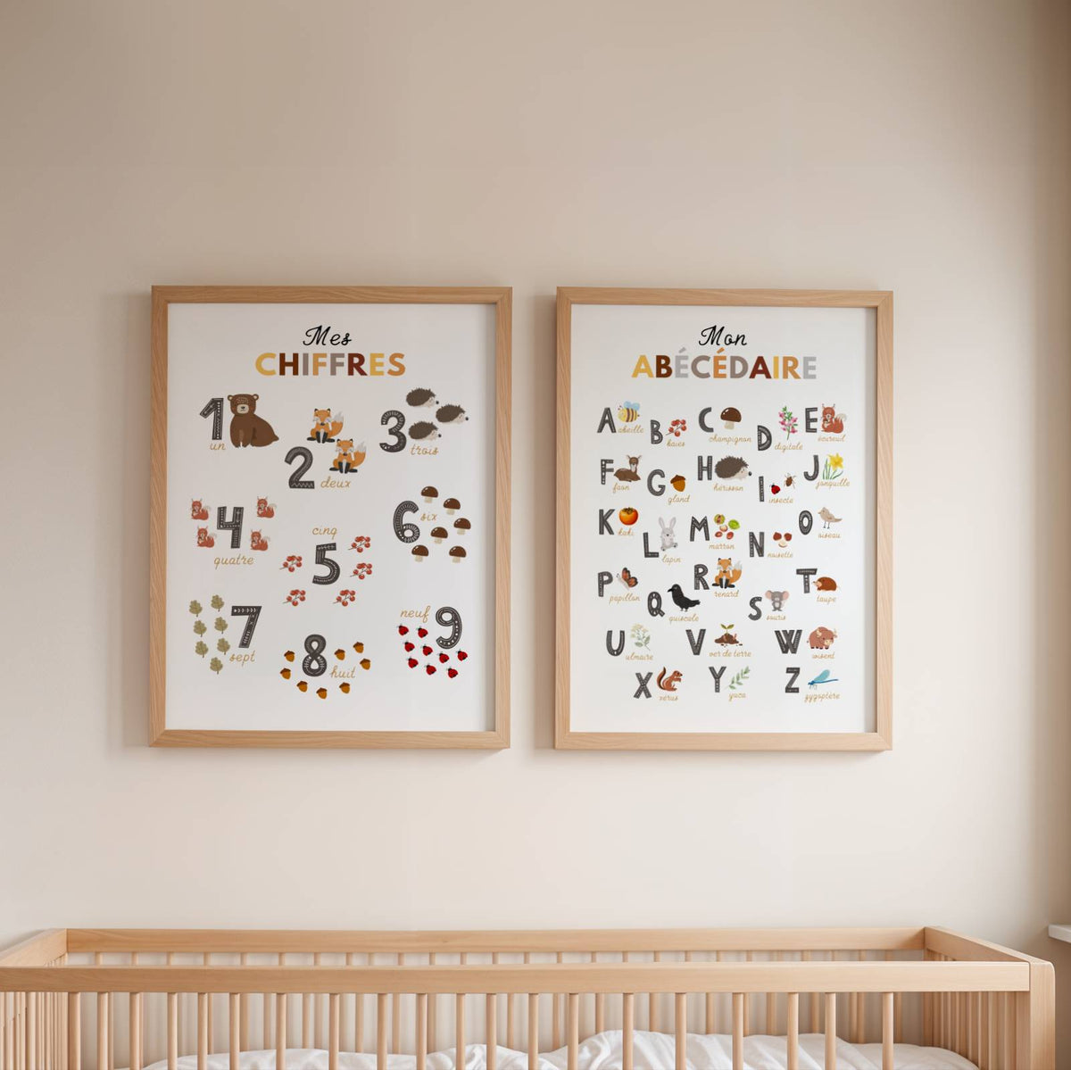 Ce duo d’affiches éducatives sur le thème de la forêt accompagne les enfants dans l’apprentissage de l’alphabet et des chiffres de manière ludique et douce.