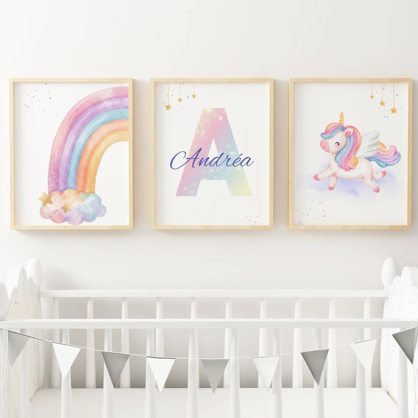 Trio d'affiches licorne et arc-en-ciel personnalisé avec prénom pour chambre de bébé fille.