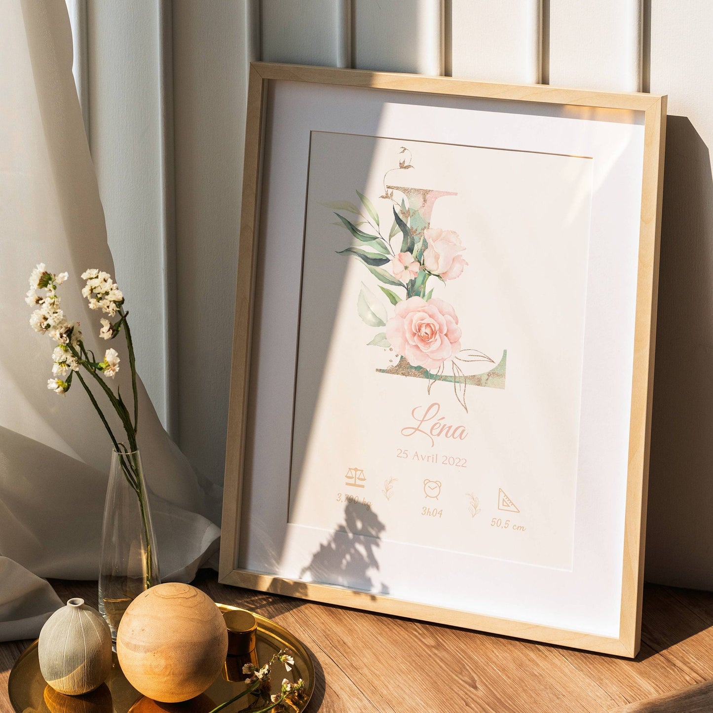 Affiche de naissance personnalisée prénom et initiale fleurs rose pastel - décoration chambre fille par Le Temps des Paillettes - Le Temps des Paillettes