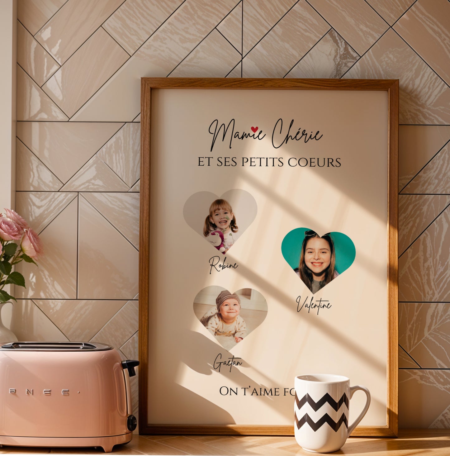 Affiche Mamie Personnalisée with family photo hearts and names in brown frame for Fête des Grands-Mères.