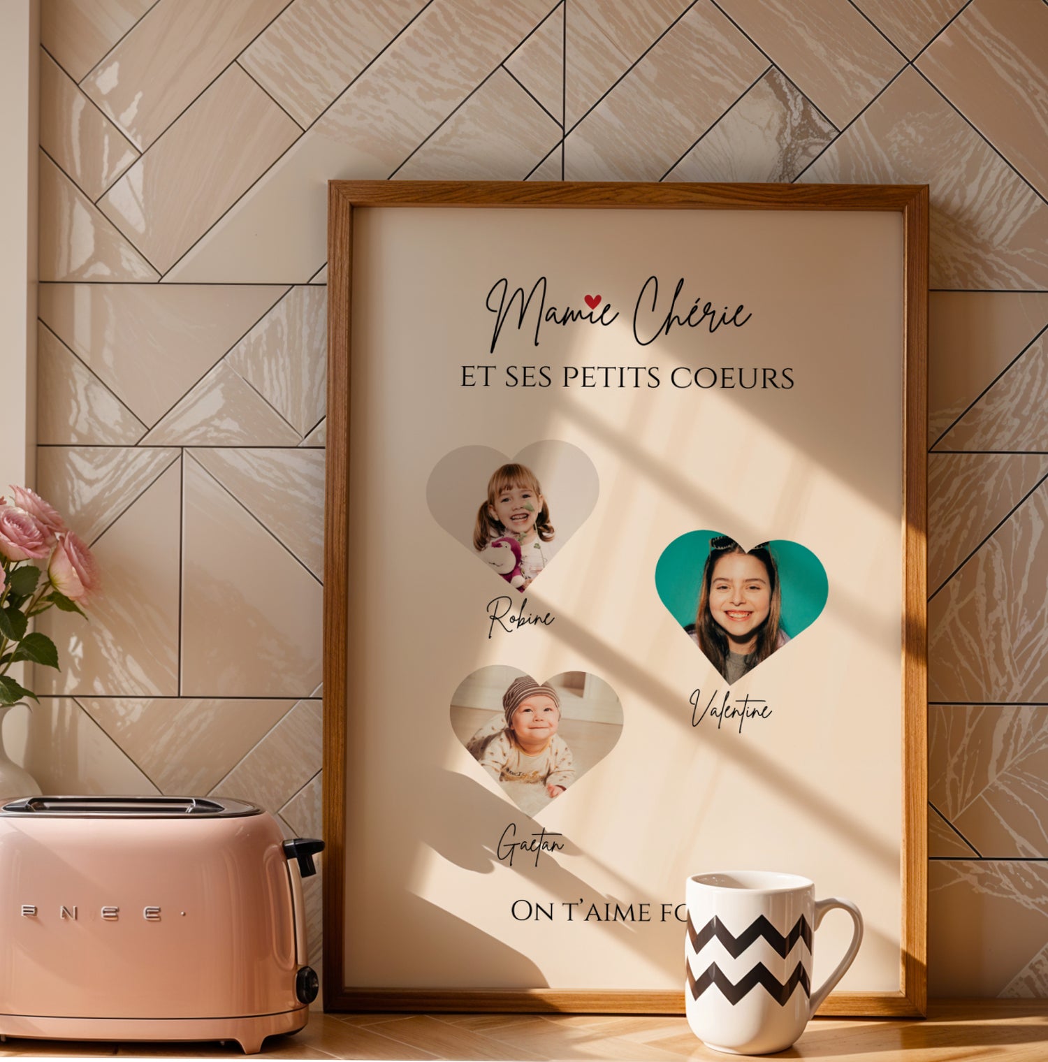 Affiche Mamie Personnalisée with family photo hearts and names in brown frame for Fête des Grands-Mères.