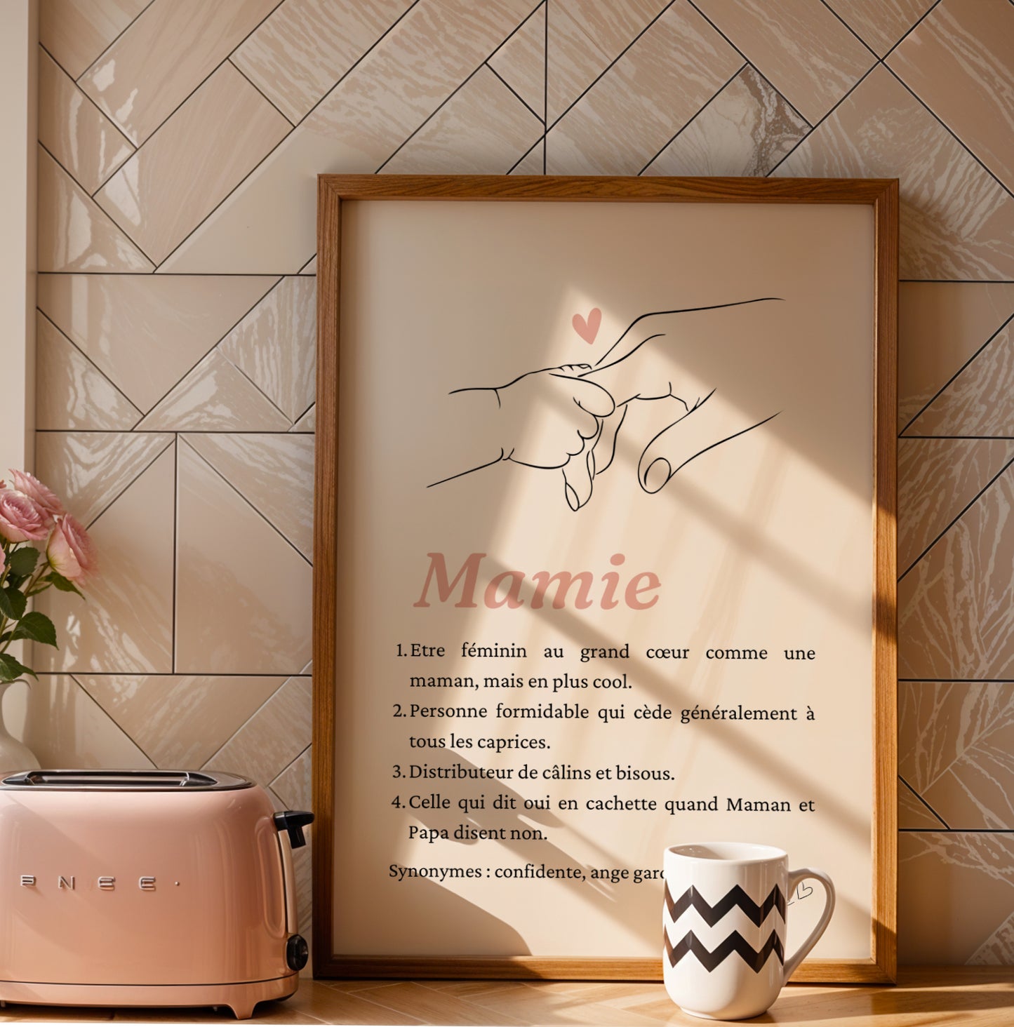 Affiche Mamie Personnalisée with single-line illustration of hands, soft beige background, framed wood, Fête des.