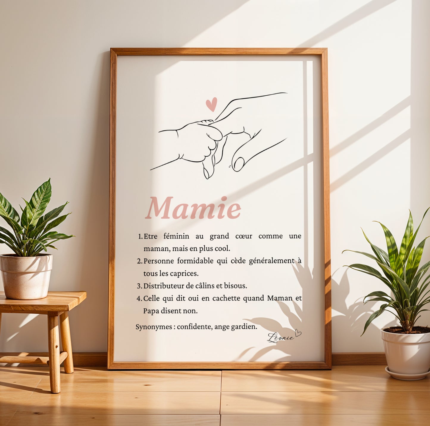 Affiche Mamie Personnalisée with elegant single-line hand illustration and Fête des Grands-Mères text in warm brown frame.