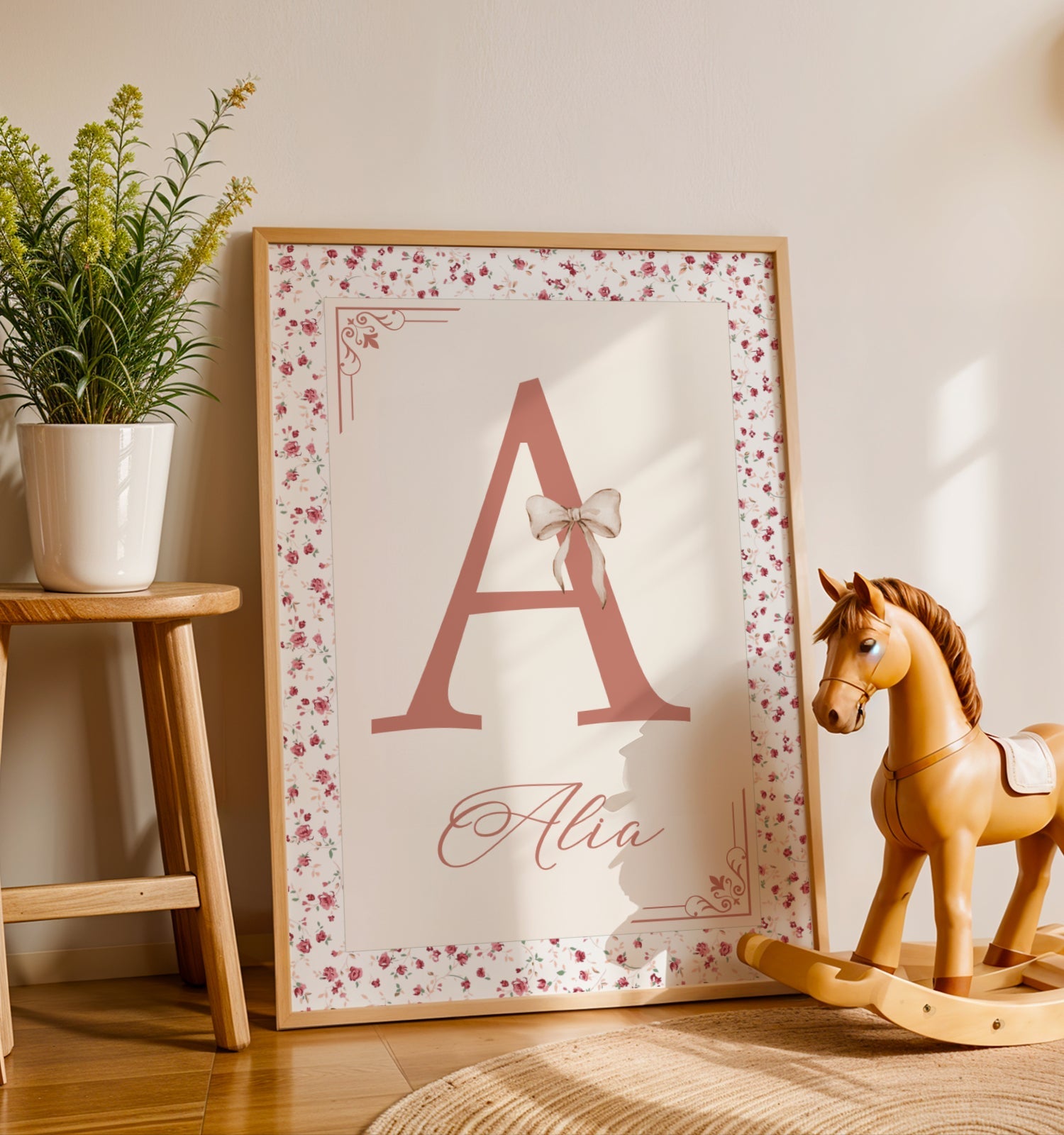 cadeau naissance fille affiche initiale roses anciennes style romantique chambre