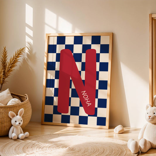 affiche prénom personnalisée enfant initiale damier bleu clair rétro graphique