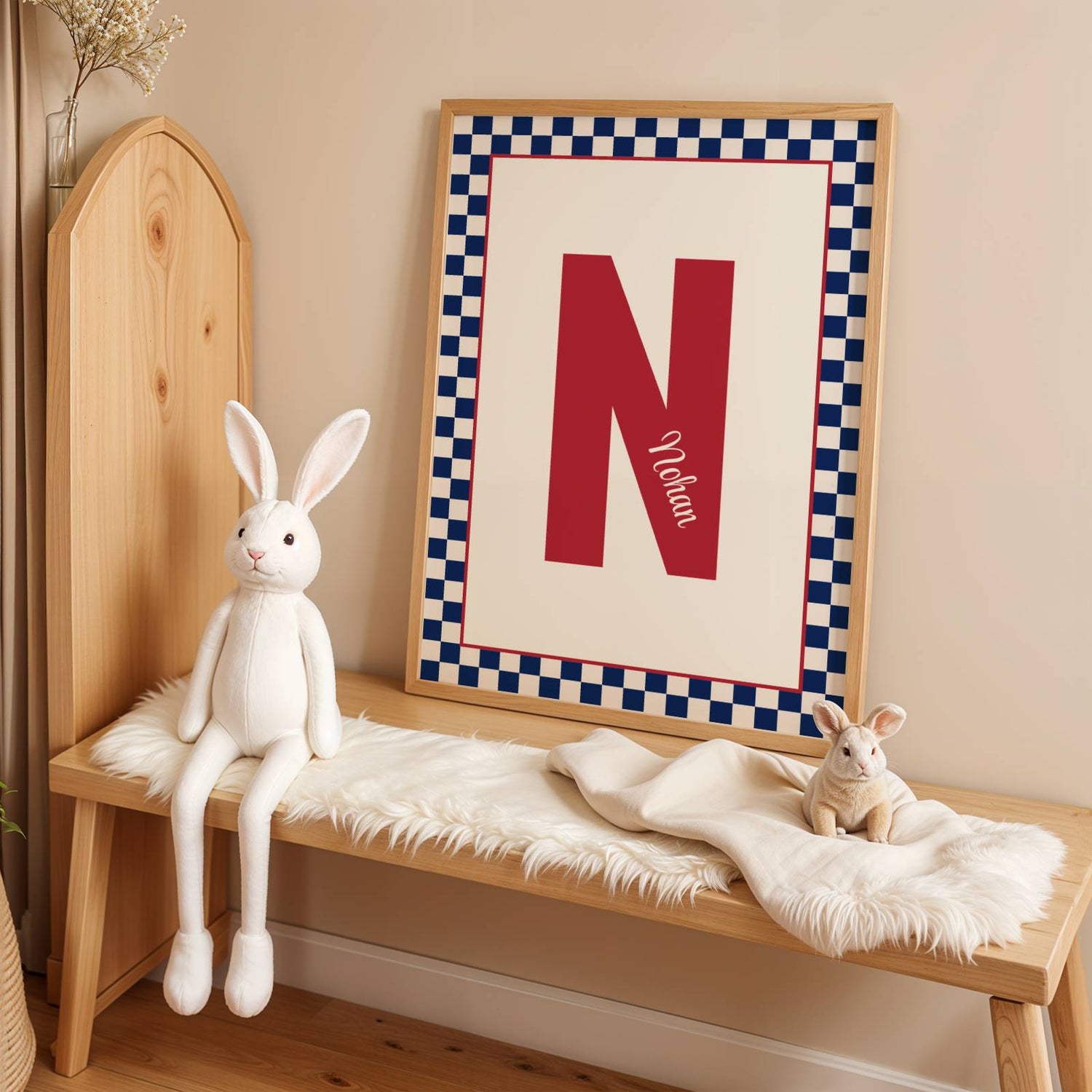 poster initiale enfant personnalisé style damier rétro fort bleu marine chambre