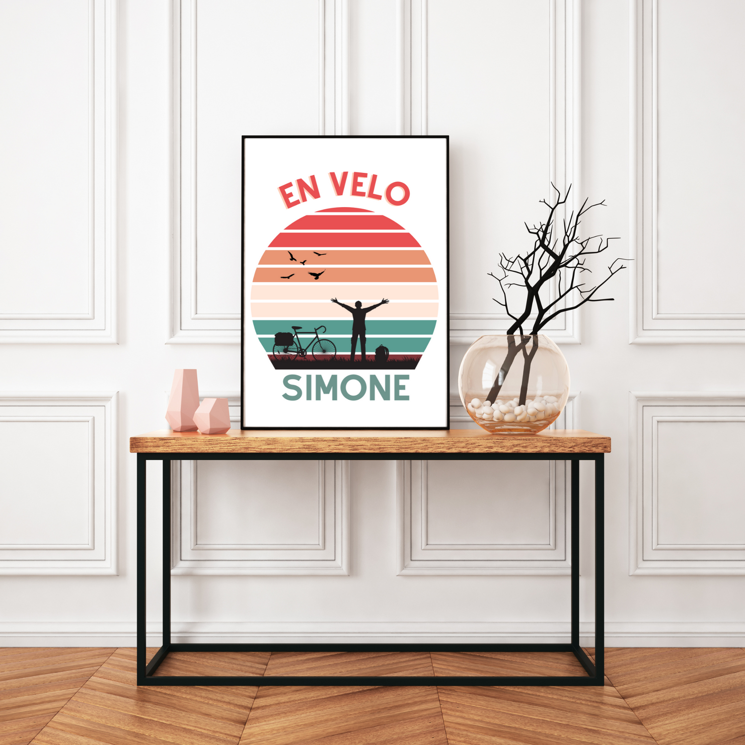 Affiche En Vélo Simone - Affiche voyage et vélo - Affiche vintage sunset avec vélo par Le Temps des Paillettes - Le Temps des Paillettes