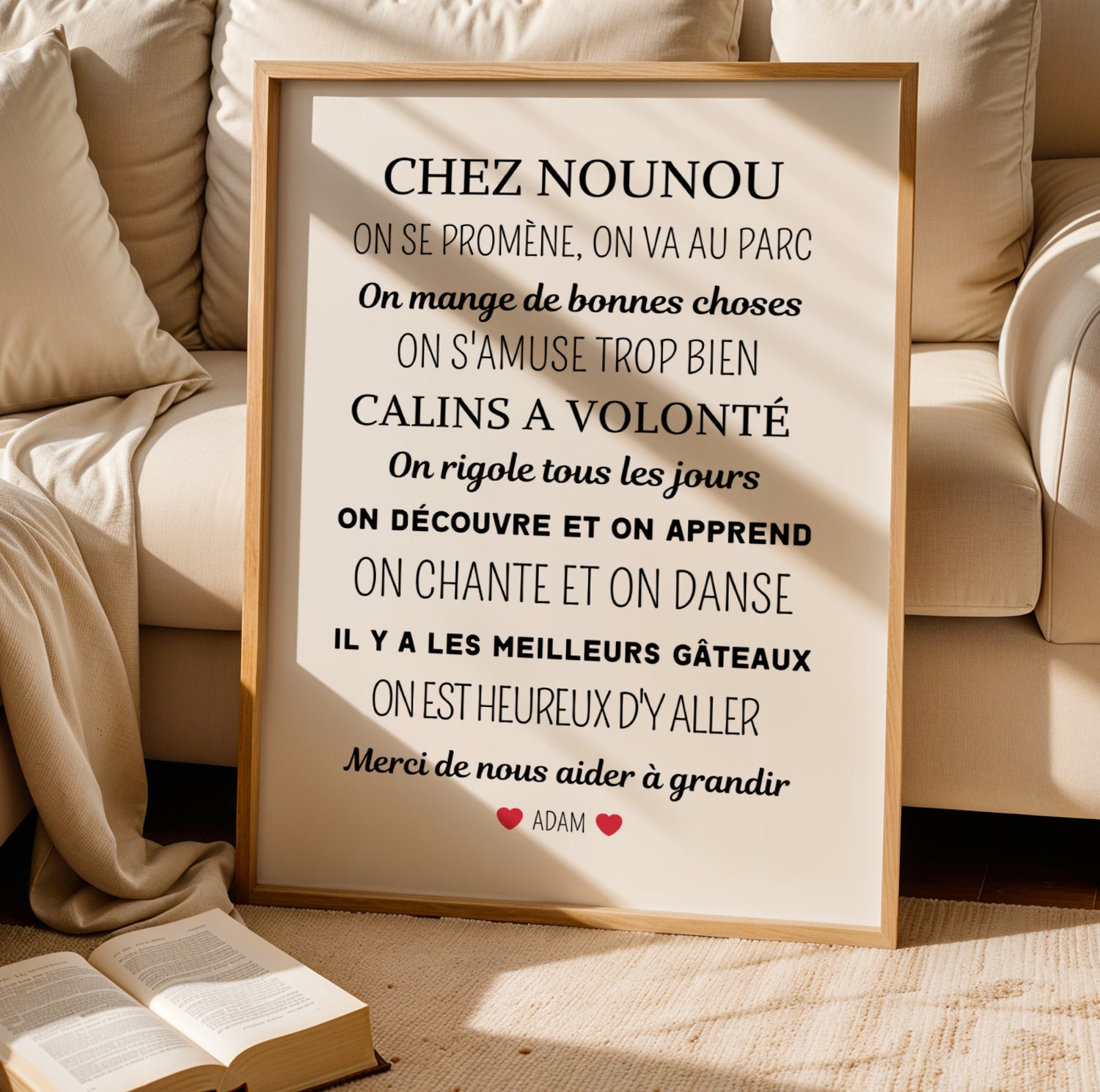 A personalized "Affiche chez nounou" poster by Le Temps des Paillettes reads: Chez nounou... On mange de bonnes choses, on s’amuse, câlins à volonté. Idéal comme cadeau merci nounou ou assistante maternelle personnalisé.