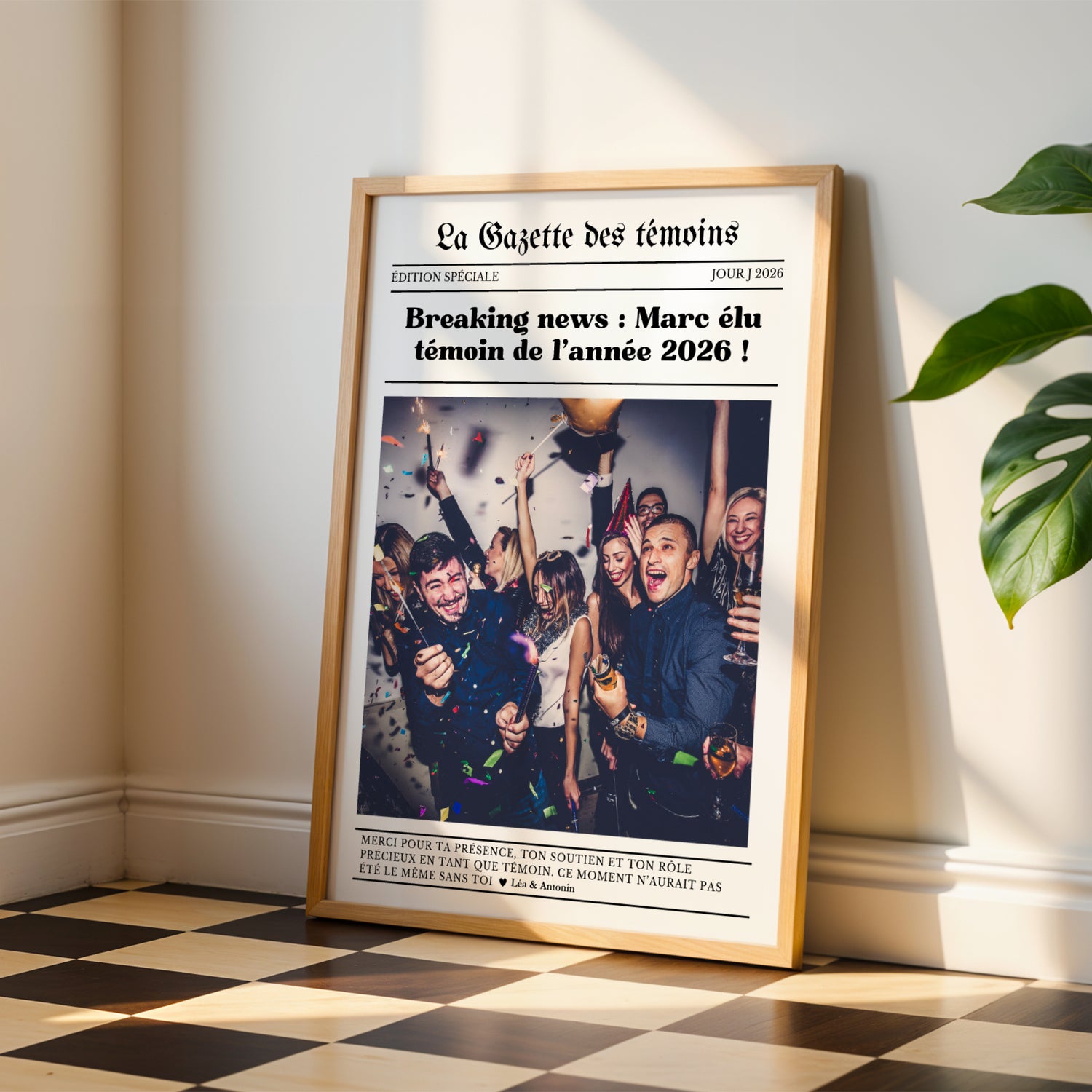 affiche gazette témoin personnalisée avec photo et texte, cadeau témoin mariage original, affiche journal mariage personnalisée, idée cadeau témoin remerciement, affiche souvenir mariage personnalisé, gazette mariage personnalisée Le Temps des Paillettes, affiche témoin photo et date, cadeau mariage témoin unique