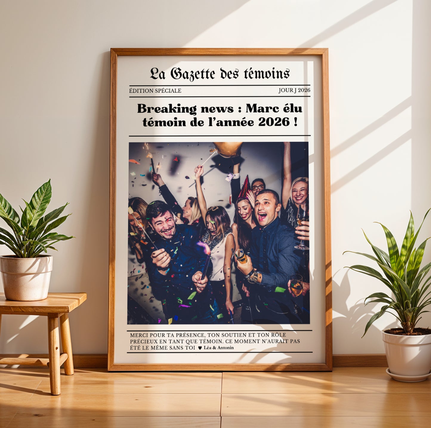affiche gazette témoin personnalisée avec photo et texte, cadeau témoin mariage original, affiche journal mariage personnalisée, idée cadeau témoin remerciement, affiche souvenir mariage personnalisé, gazette mariage personnalisée Le Temps des Paillettes, affiche témoin photo et date, cadeau mariage témoin unique