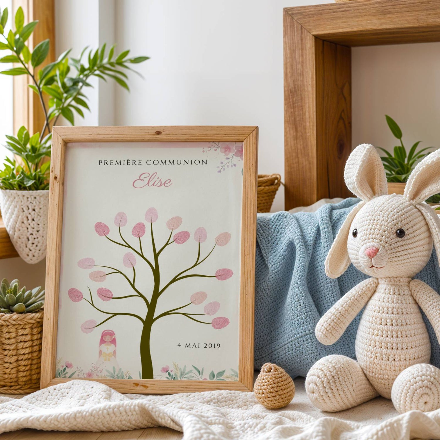 Arbre à empreintes communion personnalisé avec illustration florale et empreintes invitées, souvenir de première communion ou confirmation.