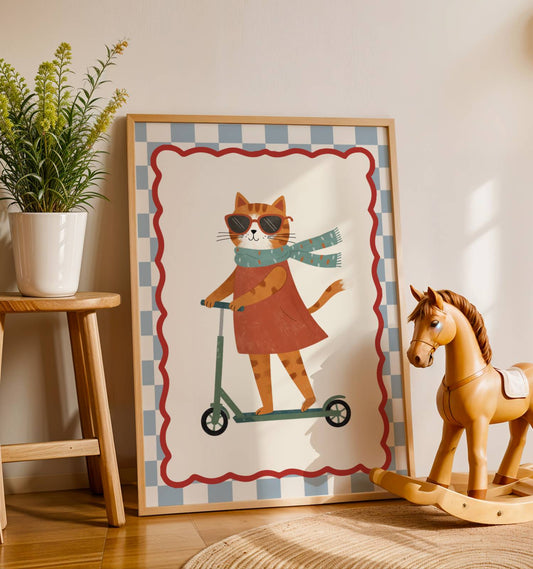 Affiche Chat Trottinette – Poster Coloré Animaux Rigolos Chambre Enfant Dopamine Decor Cadeau Naissance