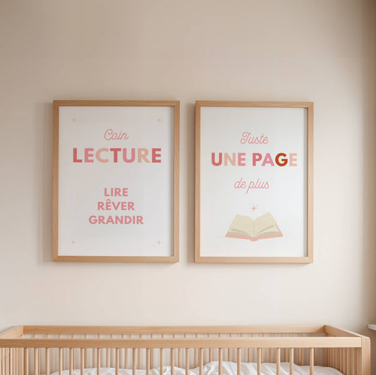 Duo d'affiches Coin Lecture aux teintes roses pour chambre d'enfant, décoration Montessori minimaliste avec citations sur la lecture.
