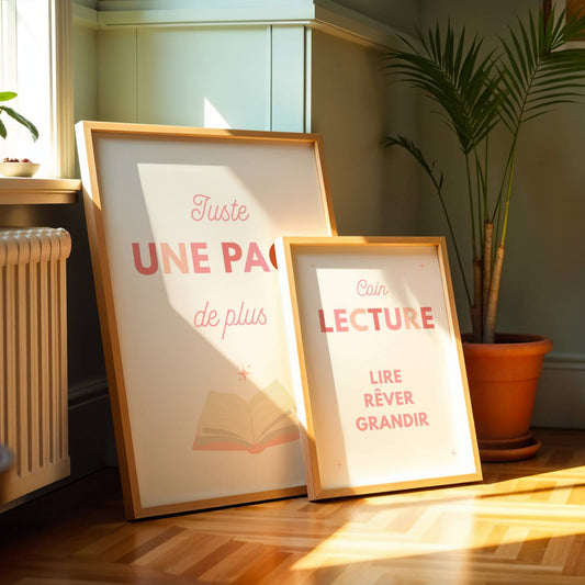 Duo d'affiches Coin Lecture aux teintes roses pour chambre d'enfant, décoration Montessori minimaliste avec citations sur la lecture.