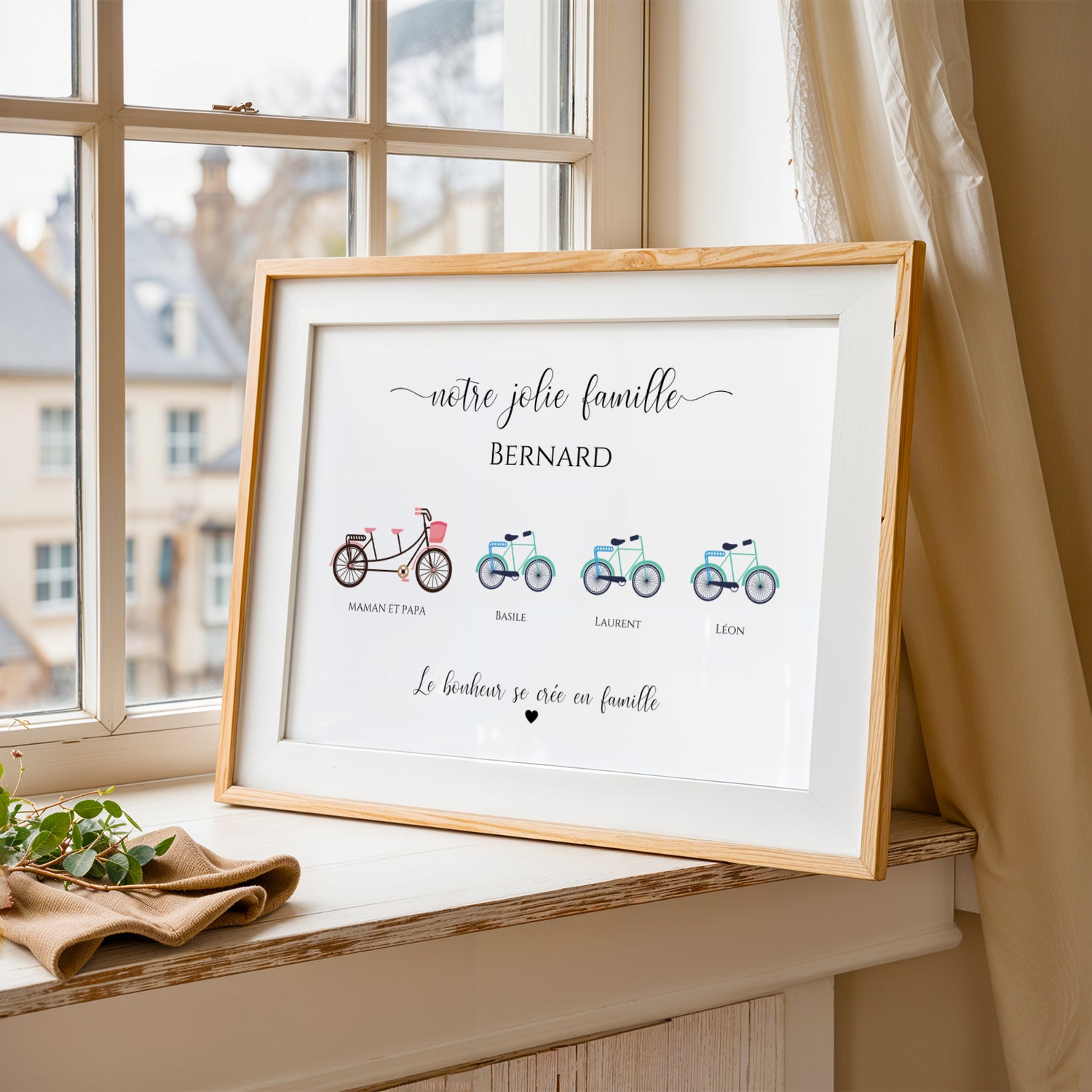 Affiche Famille Personnalisée Portrait Vélos – Prénoms Illustrés Cadeau Original Noël Anniversaire - Image 3