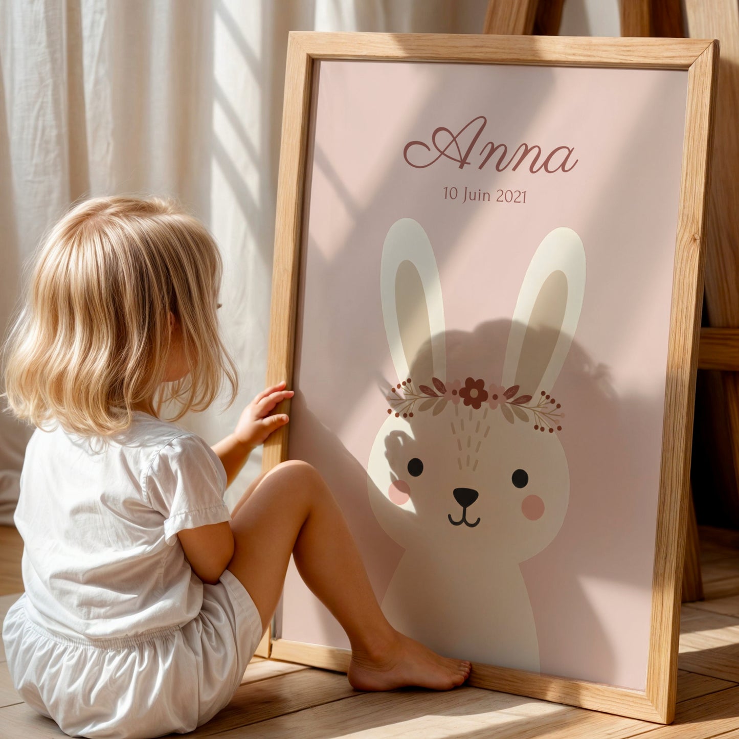Apportez une touche naturelle à l'univers de votre bébé. Ce portrait de lapin est le best-seller pour une chambre d'enfant au style "Nature" ou "Forêt".