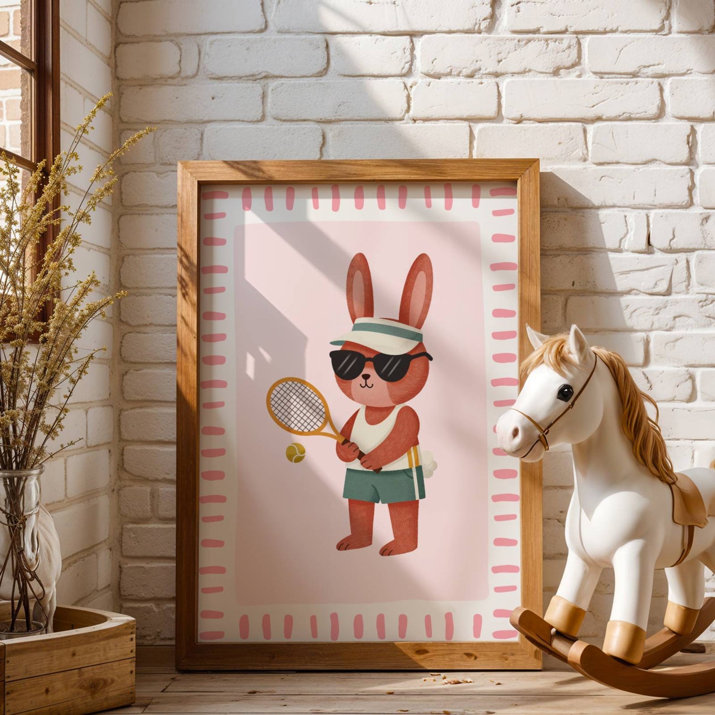 Affiche Enfant Lapin Sportif au Tennis – Affiche Animaux Dynamique pour Chambre de Fille, Poster Déco Sport Fun et Cadeau