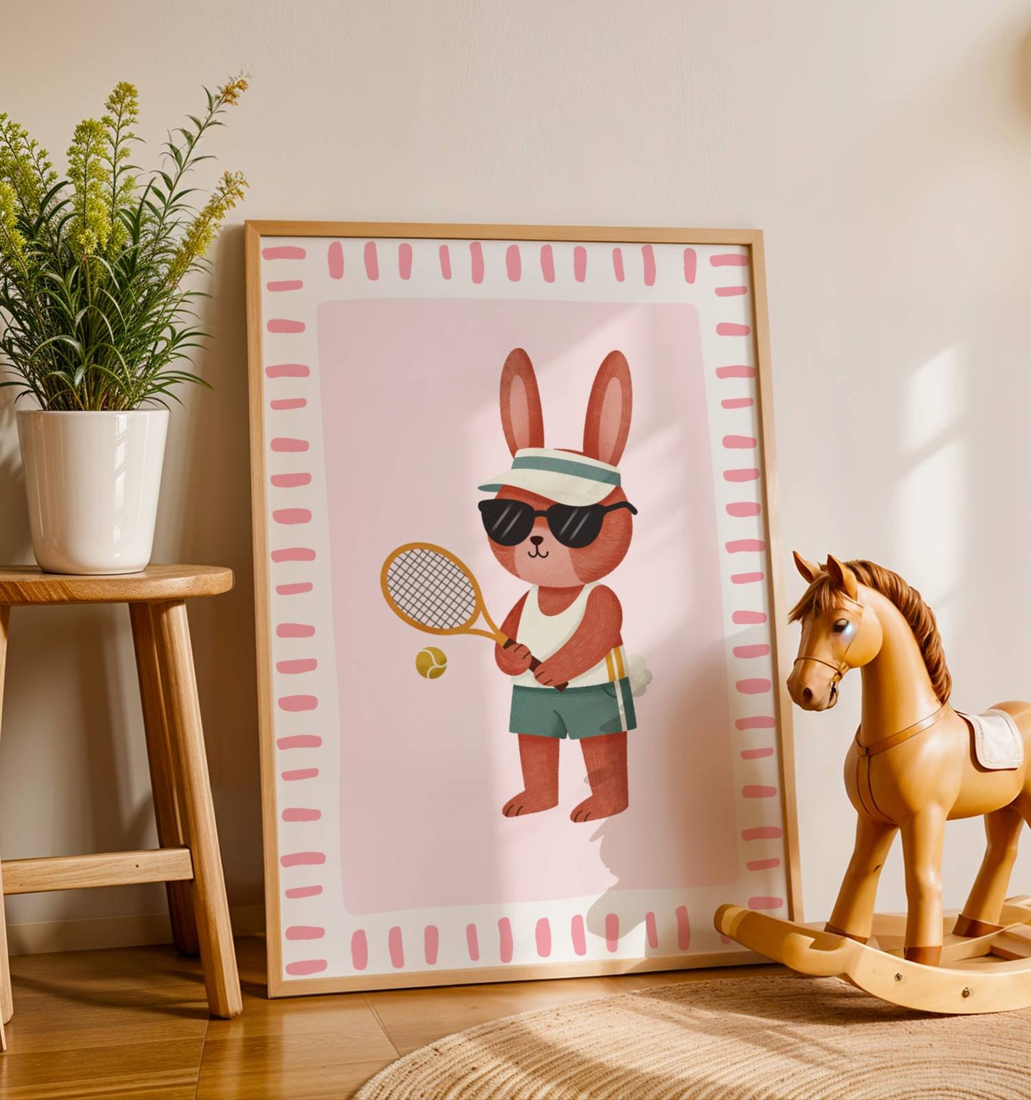 Affiche Enfant Lapin Sportif au Tennis – Affiche Animaux Dynamique pour Chambre de Fille, Poster Déco Sport Fun et Cadeau