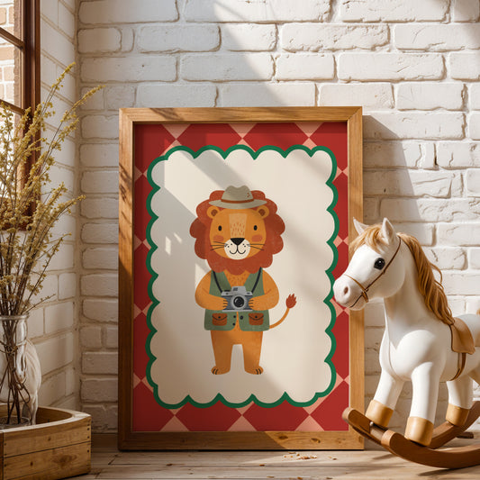 Affiche Lion Photographe – Poster Coloré Animaux Rigolos Chambre Enfant Dopamine Decor Cadeau Naissance