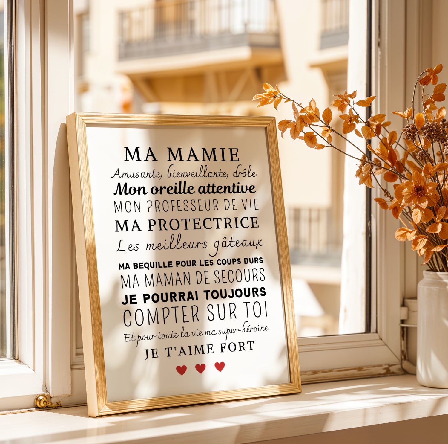 Affiche Mamie Personnalisée in wooden frame with black and red text for Fête des Grands-Mères on white background.