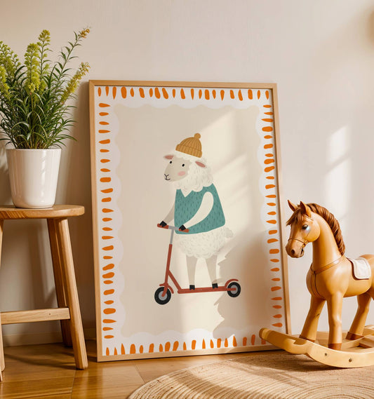 Affiche Mouton Trottinette – Poster Coloré Animaux Rigolos Chambre Enfant Dopamine Decor Cadeau Naissance