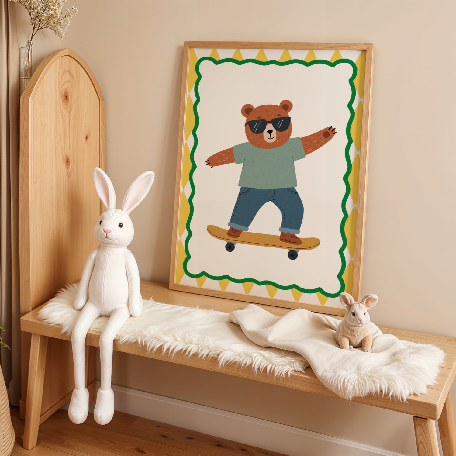 Affiche enfant “Ours qui fait du skate”, illustration ludique et colorée pour chambre bébé ou enfant, poster imprimable animaux, décoration murale Montessori, idée cadeau naissance ou anniversaire, design joyeux et original, téléchargement instantané en PDF et PNG haute résolution, parfait pour cadres A4 et A3, stimule l’imagination et la créativité des tout-petits, style amusant et décoratif pour chambre garçon ou fille.