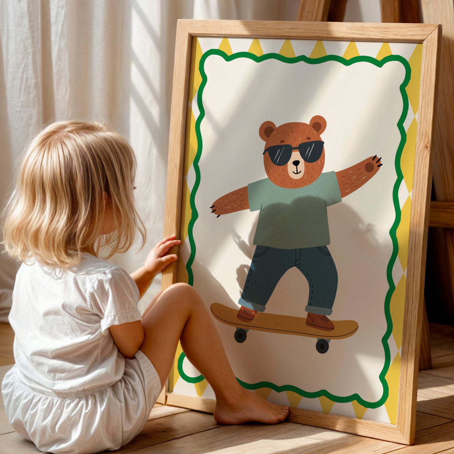 Affiche enfant “Ours qui fait du skate”, illustration ludique et colorée pour chambre bébé ou enfant, poster imprimable animaux, décoration murale Montessori, idée cadeau naissance ou anniversaire, design joyeux et original, téléchargement instantané en PDF et PNG haute résolution, parfait pour cadres A4 et A3, stimule l’imagination et la créativité des tout-petits, style amusant et décoratif pour chambre garçon ou fille.