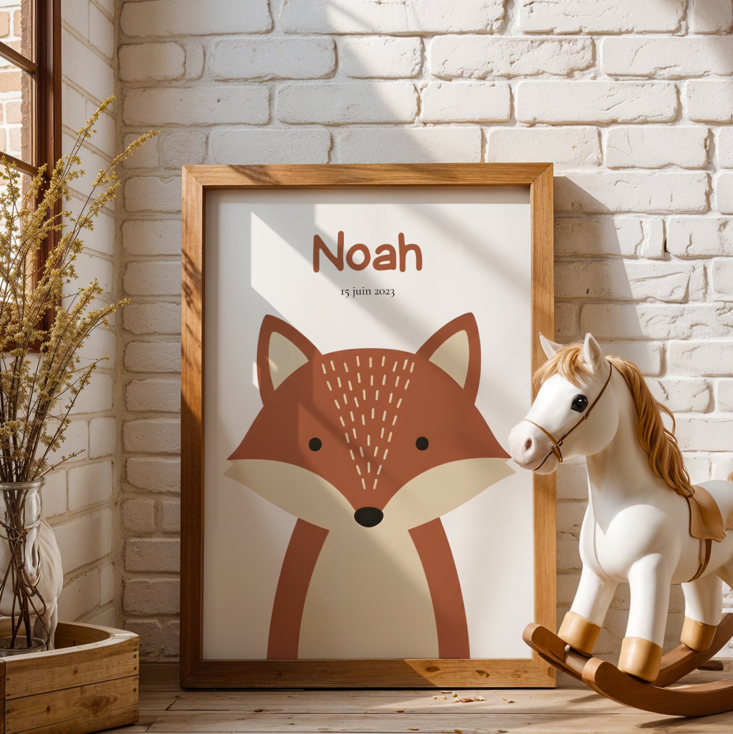 Célébrez l'arrivée de votre petit explorateur avec cette affiche renard personnalisée au style minimaliste et chaleureux.

Cette illustration douce, aux couleurs naturelles, apporte une touche boisée et moderne à la chambre de votre enfant. Je personnalise cette affiche avec le prénom et la date de votre choix pour créer un souvenir unique et intemporel.