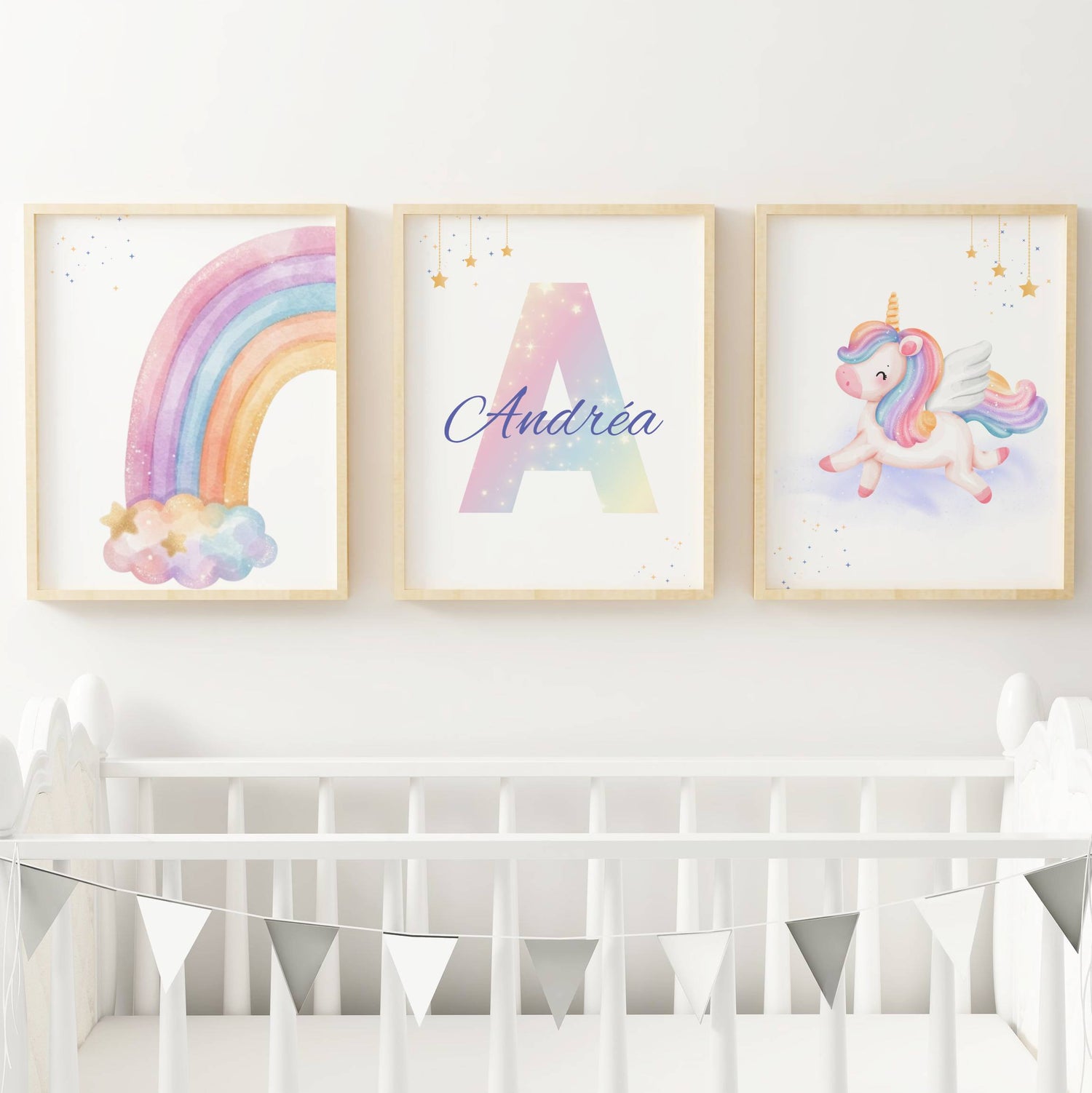 Trio d'affiches licorne et arc-en-ciel personnalisé avec prénom pour chambre de bébé fille.