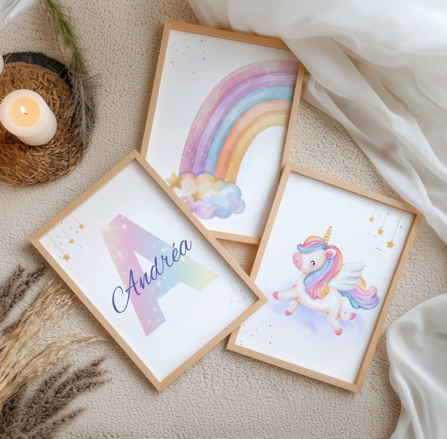 Trio d'affiches licorne et arc-en-ciel personnalisé avec prénom pour chambre de bébé fille.