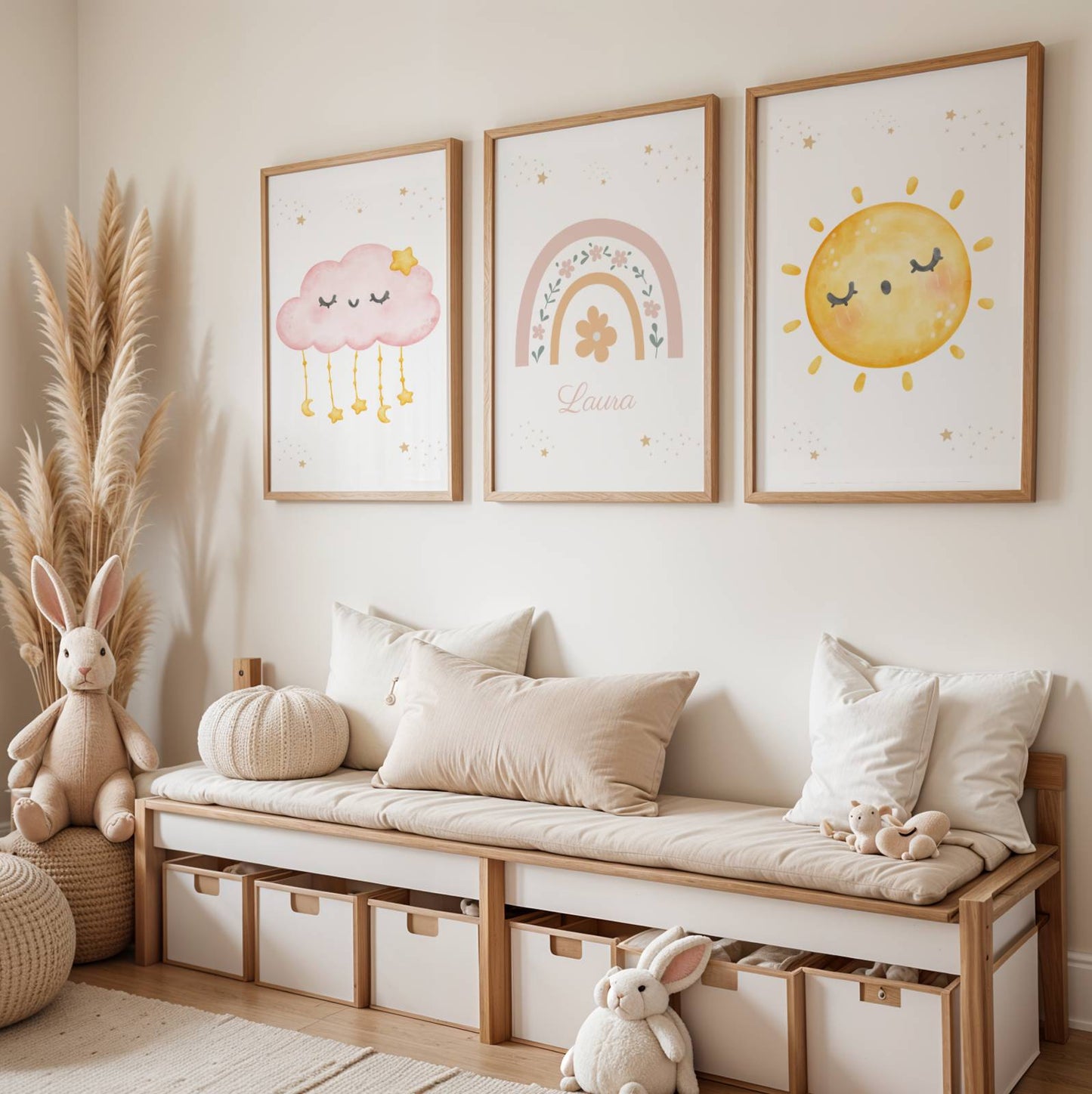 ❤️ Découvrez notre set de 3 affiches enfant au style bohème : un arc-en-ciel fleuri, un soleil et un nuage. &nbsp;L'affiche arc en ciel peut être personnalisée avec le prénom de votre petit trésor. Une touche unique et magique pour sa chambre !