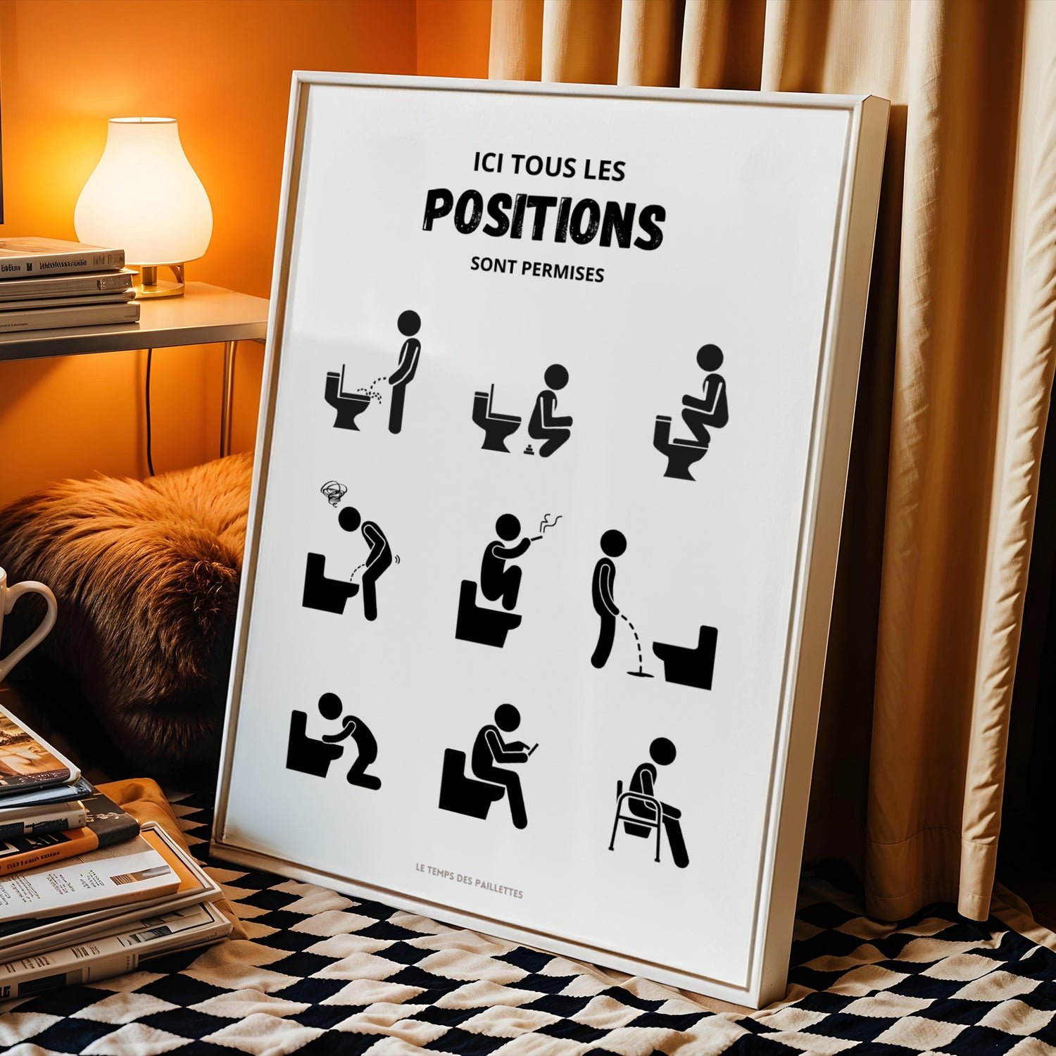 Affiche WC humour toutes les positions sont permises, décoration toilettes Airbnb et location saisonnière, affiche salle de bain originale Le Temps des Paillettes