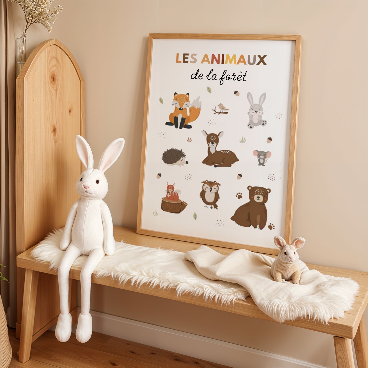 Ceci est une affiche décorative illustrant les animaux emblématiques de la forêt. Un indispensable pour créer un cocon de douceur et de sérénité dans la chambre de votre petit explorateur. 🌲🦊