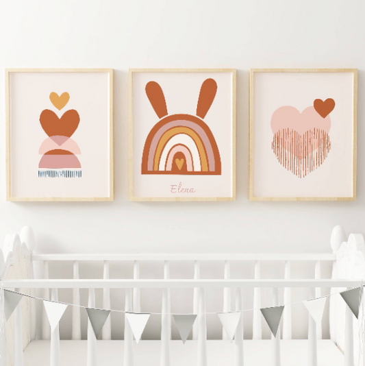 Affiches enfant Style Boho - Affiche de Naissance Arc-en-ciel Terracotta - Initiale et Triple Cœurs - Le Temps des Paillettes
