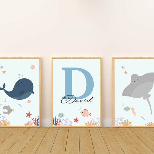 Affiches océan enfant - trio prénom baleine raie - Décoration sous l'océan par Le Temps des Paillettes - Le Temps des Paillettes
