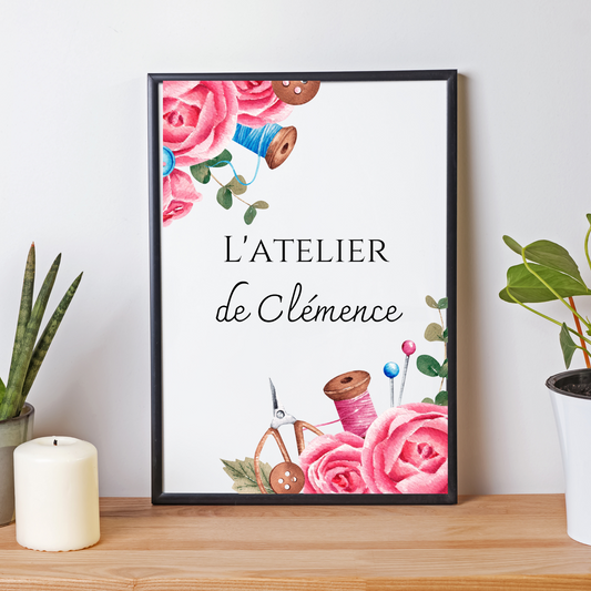 Affiche Atelier de Couture Personnalisée - Affiche couturière personnalisée - cadeau pour couturière par Le Temps des Paillettes - Le Temps des Paillettes