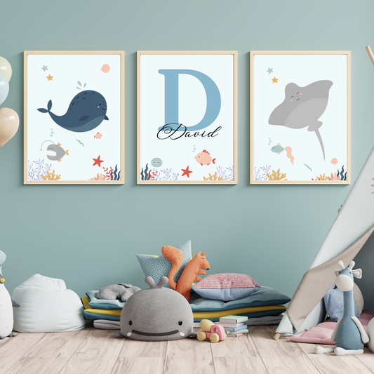 Affiches océan enfant - trio prénom baleine raie - Décoration sous l'océan par Le Temps des Paillettes - Le Temps des Paillettes