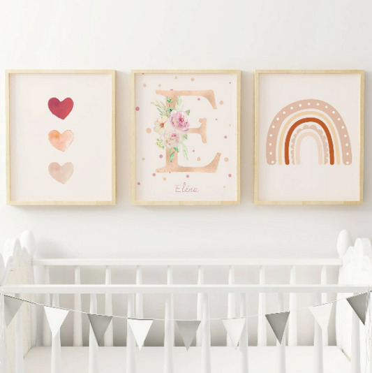 Affiches enfant Style Boho - Affiche de Naissance Arc-en-ciel Terracotta - Initiale et Triple Cœurs